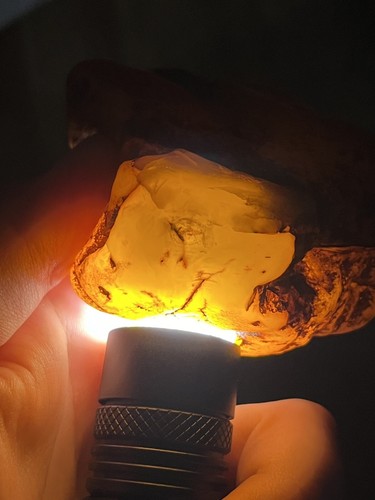 Piedra ámbar báltico grande natural cruda 139 gramos. Yema de huevo. - Imagen 11 de 13