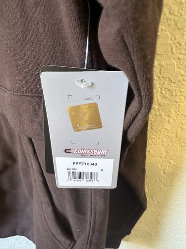 Men's Colosseum Brown Wyoming Cowboys Team Half-Zip Pullover Hoodie Small NWT - Foto 3 di 8