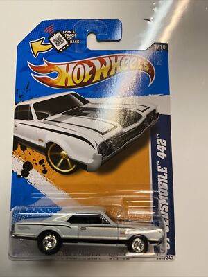 ミニカー Hot Wheels / 2011 MEA/67 Oldsmobile 442 Amazon.com: Hot Wheels '67 Oldsmobile 442, [Blue] 231/250