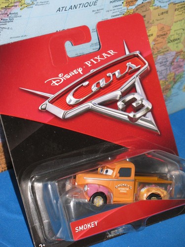 DISNEY PIXAR CARS 3 SMOKEY NEW GENERATION OF PISTON CUP RACERS ***BRAND NEW*** - Picture 4 of 8