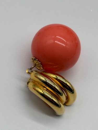 Vintage Les Bernard Signed Faux Coral Plastic Bead Gold Tone Clip On Earrings - Picture 9 of 19