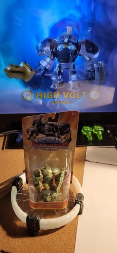 SKYLANDERS SUPERCHARGES [S5] Rare Patina High Volt & Shield Striker - BNIB - Picture 2 of 4