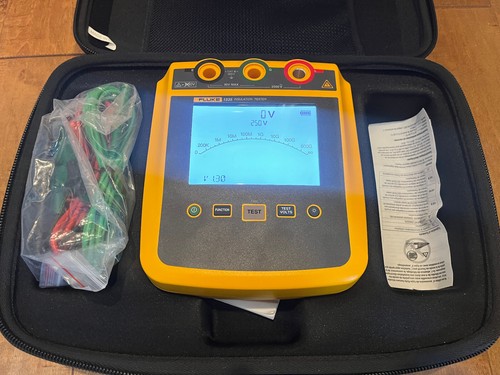 Kit probador de resistencia de aislamiento/megohmímetro Fluke 1535, 2500 V/500 GΩ - Imagen 1 de 15