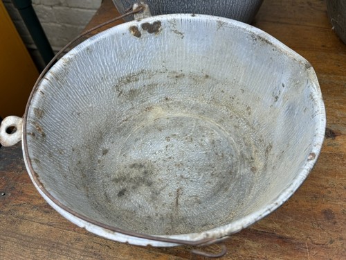 4 Pc Kitchenware Lot ~ 2 Graniteware Pots, Lg Tin Bowl & Tin Colander, RePurp!!! - Picture 8 of 19