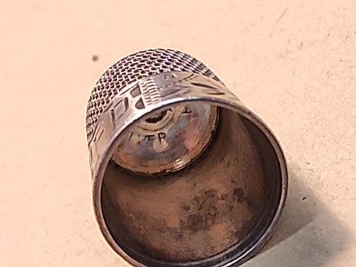 Antique Simons Bro Sterling No Holes Sz 8 Thimble Bright Cut Leaf Design FP Mono - Picture 8 of 16