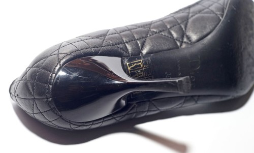 Zapatos de salón Dior negros acolchados de cuero Cannage con detalle de lazo punta abierta talla 39, EE. UU. 8 - Imagen 10 de 11