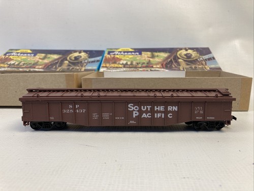 Lot of Vintage Athearn HO Trains Cars & IHC Slovenia Black Engine Bachman - Picture 10 of 18