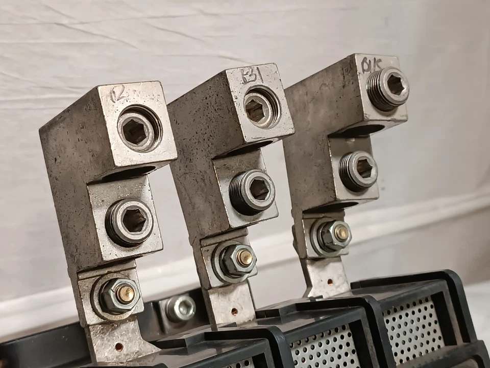 Contactor ABB EH 550 trifásico, 3 polos, 600 V, 600 amperios, bobina SK 827 005, EH550C-*L Foto 3 de 4