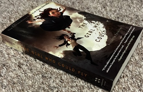 Brand New The Girl Who Could Fly Victoria Forester Trade Paperback - Picture 1 of 3