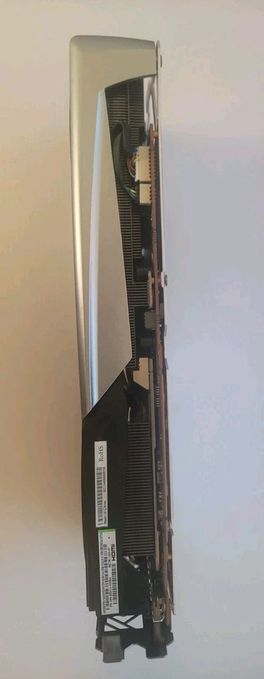 SAPPHIRE NITRO RX 5700 XT 8GB GDDR6 DOBLE HDMI DOBLE PUERTO PANTALLA Foto 3 de 4