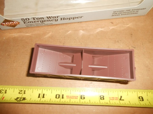 HO Scale Life-Like 23818 Proto 2000 50 ton War Emergency Hopper 180739 AT&SF - Imagen 4 de 10