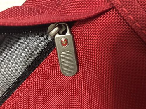 Victorinox RED Bi-Fold Garment / Suit Sleeve Carrier Carry On Travel Bag Unisex - Picture 10 of 15
