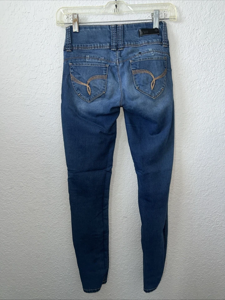 YMI Wanna Betta Butt? Pantalones de mezclilla azules ajustados de tiro bajo talla 1 para mujer Foto 2 de 4