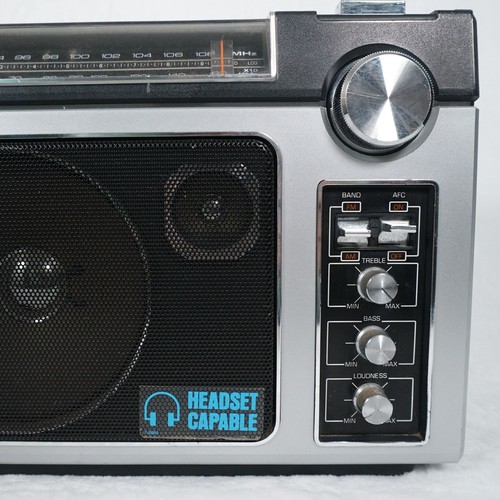 General Electric Superadio II AM FM Portable Radio Tested Works GREAT condition - Picture 3 of 10