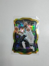 2017-18 Panini Select Premier Level Taj Gibson #156 Gold Die-Cut Prizm 1/10