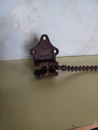 Vintage Dawn Pipe Vice G2 Branded.