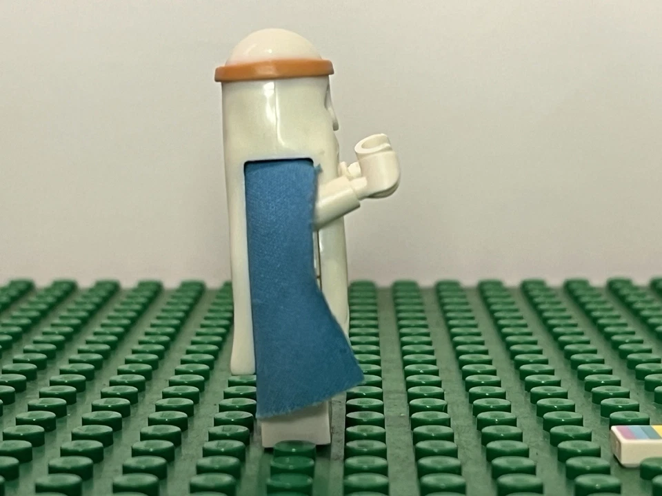 Lego Vitruvius Ghost Shroud Minifigure  tlm092 The Lego Movie *no staff* - Image 4 of 4