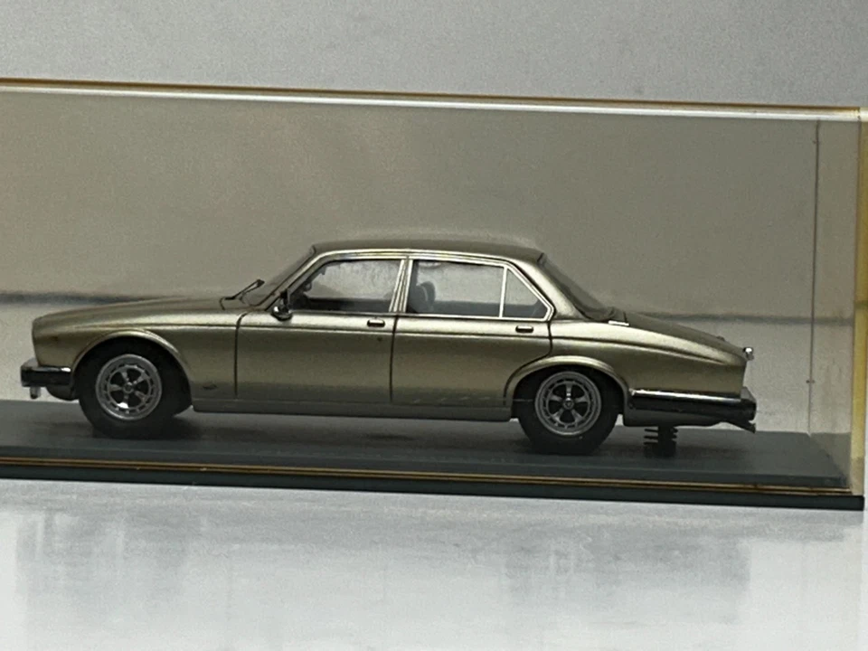 Neo 1:43 Scale Resin 1986 Jaguar SJS Series III Sedan in Box - Image 2 of 4