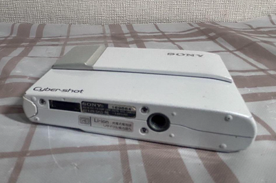 Sony Cyber-shot DSC-T10 7.2MP Digital Camera - Silver for