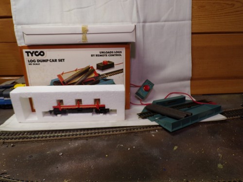 HO Scale Remote Control Log Dump Car Set T-926 W/Logs Operating Tyco Vintage - Picture 3 of 4