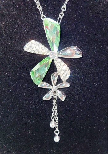 KATGI Fashion Lucky Belle Leaf Crystal Pendant Necklace With Austrian Crystals - Picture 3 of 11