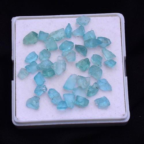 38 Pcs Natural Apatite Rough Untreated 3mm-9mm Stunning Huge Loose Gemstones Lot - Picture 4 of 5