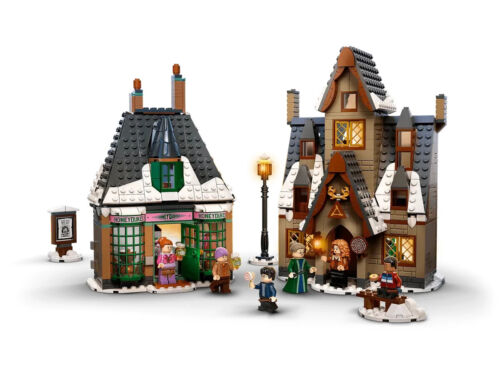 LEGO Harry Potter Hogsmeade Village Visit 20th Anniversary Set 76388 - Picture 3 of 14
