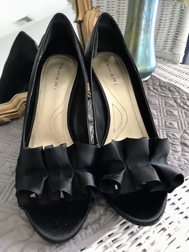 Ladies Tahari Satin Pleated Peep Toe Pumps Leather Sole Size 6M SLOAN 3.5" Heel - Picture 4 of 12