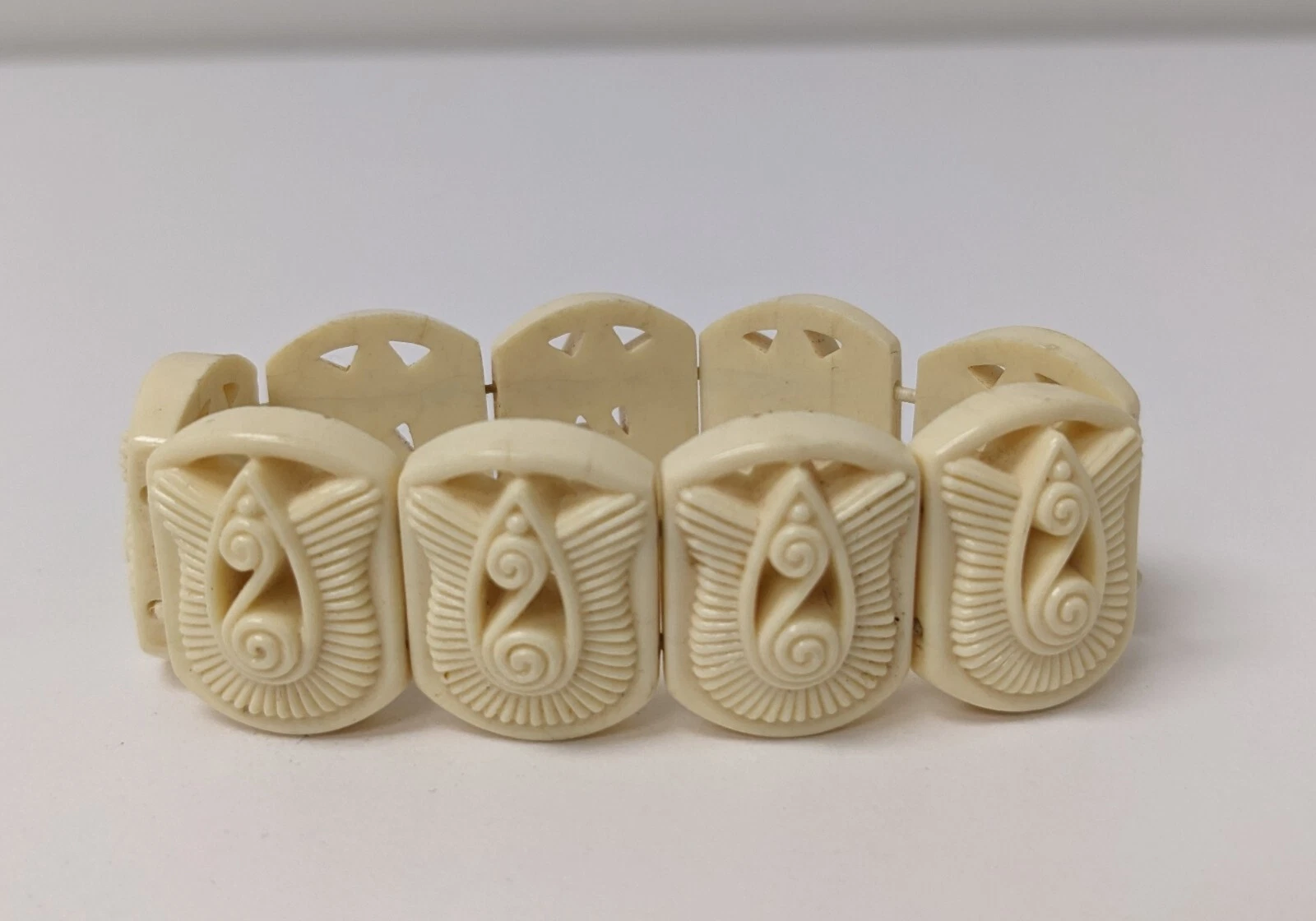 OFF WHITE Bracciale Elastico Antico Stile Art Decò Avon Intagliata Celluloide Bianco Off