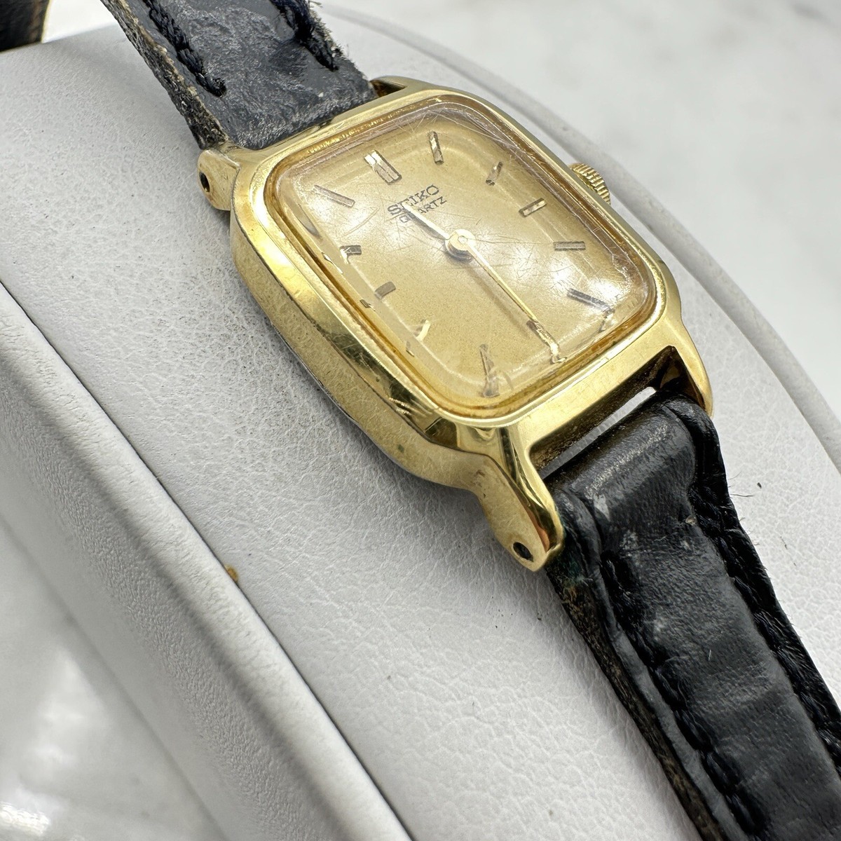 Seiko Womens Watch Vintage 2C20-5320 Gold Tone Case Dial Black