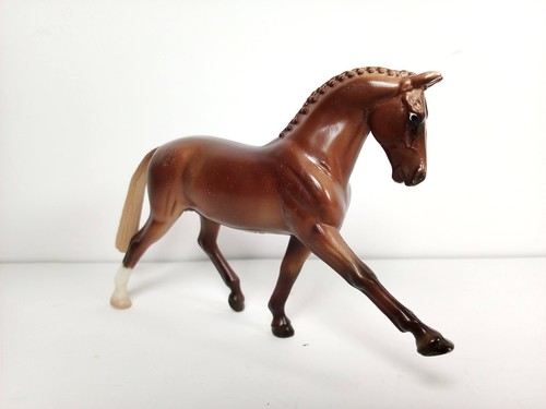 Breyer Reeves Chestnut Hanoverian Horse 2.75" Animal Figure 2010 - Picture 1 of 14