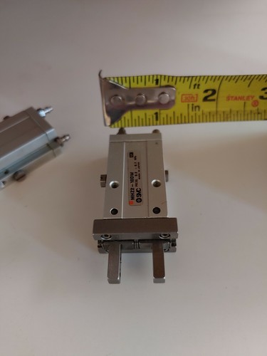 Lot of 2 MHZ2-10DW Pneumatic Parallel Type AIR Gripper PRESS 0.2 ~ 0.7 MPa - Picture 5 of 5
