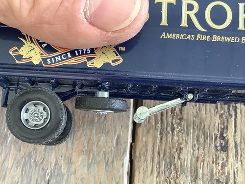 Hartoy American Highway Legends Mack BM Stroh’s Beers 1:64 Scale Missing Top - Picture 10 of 11
