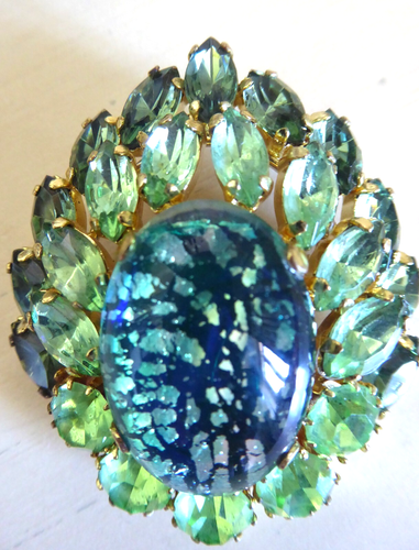 Grünes Glas, krallenbesetzte Steine mit einer grünen folierten Glas Cabachon Brosche - Bild 4 von 8