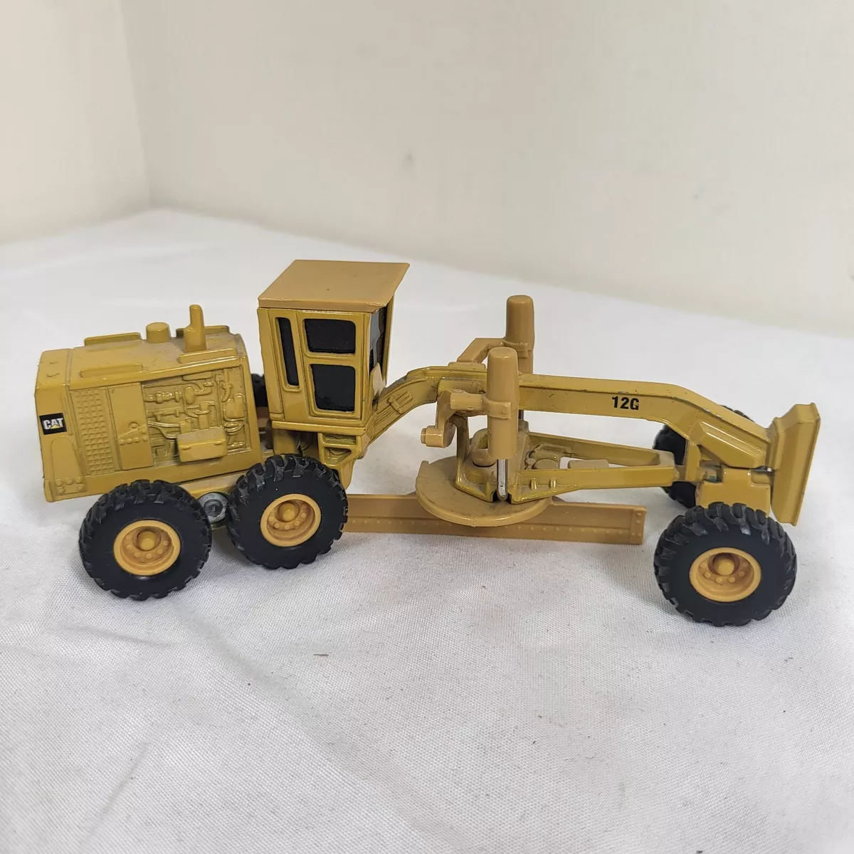 Diecast top caterpillar equipment