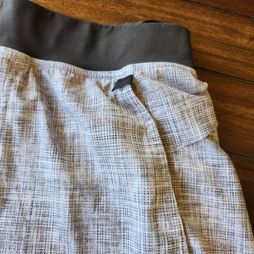 LULULEMON THE Short Linerless 11" Size M AUTHENTIC EUC - Picture 3 of 5