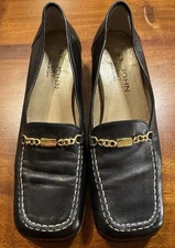 St. John Sport Women Black Leather Square Toe Loafers Gold Chain Hardware Sz 7