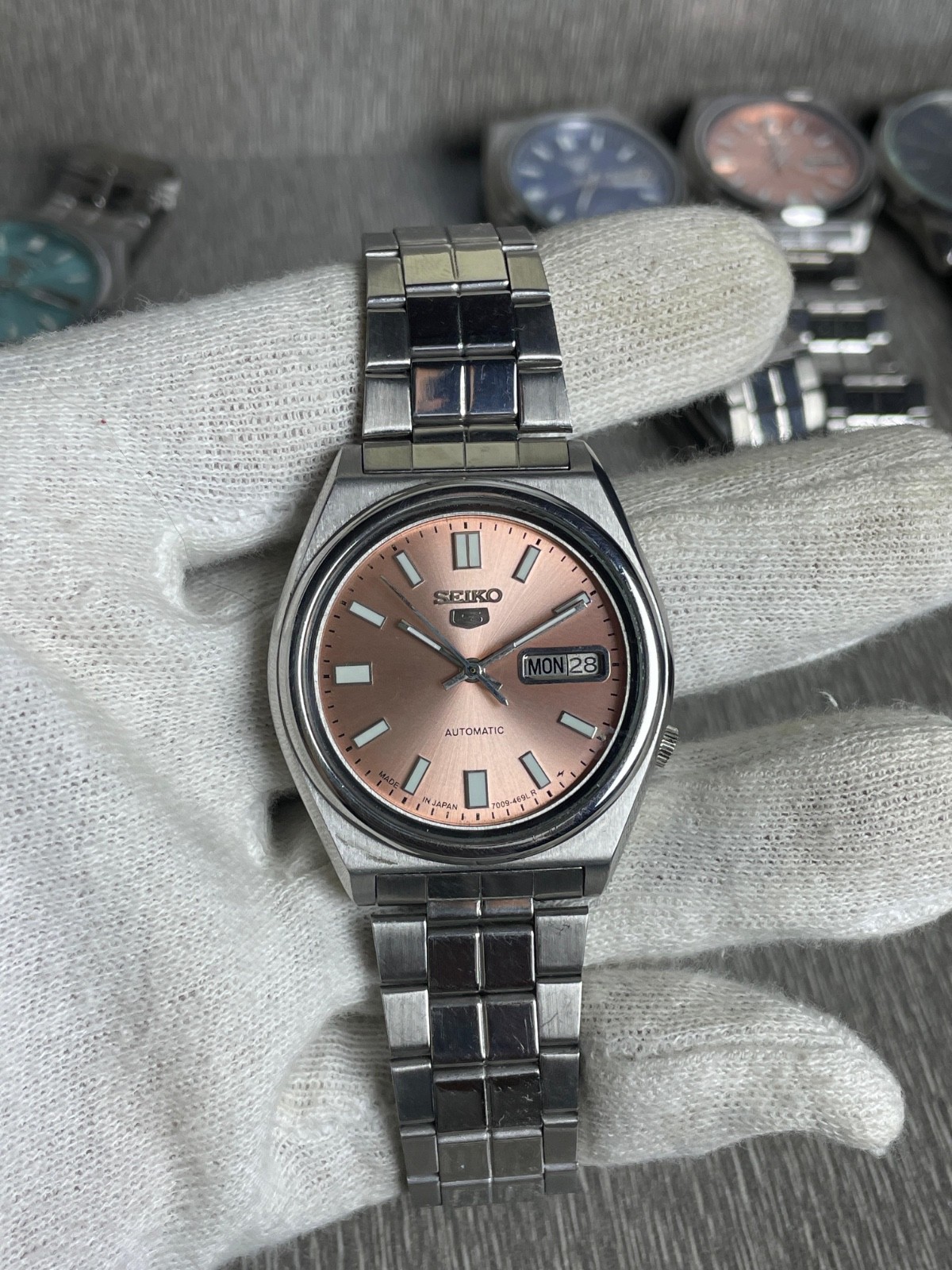Watch 7009 Automatic Vintage 5 Day/Date Japan Men's Seiko - vintagewatches.pk