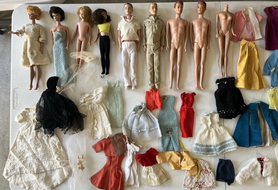Vintage Early 60s Barbie Dolls & Cases BIG Lot - Tons of Clothes & Accessories - Image 3 of 4