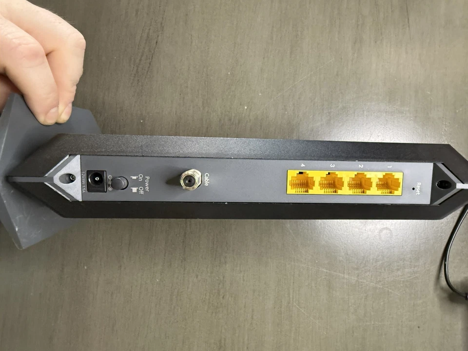 Cable módem NETGEAR Nighthawk CM1200-100NAS DOCSIS 3.1 con cable de alimentación Foto 3 de 4