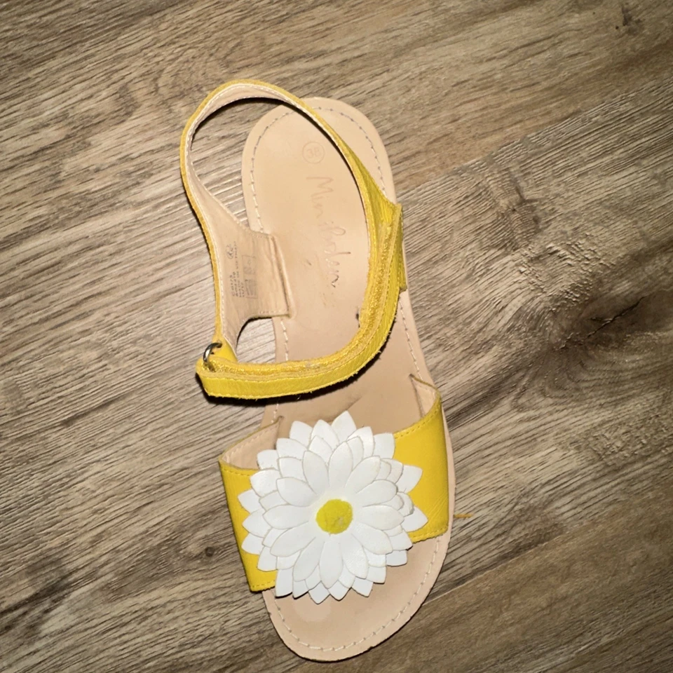 Sandalia con dedos florales Mini Boden Foto 4 de 4