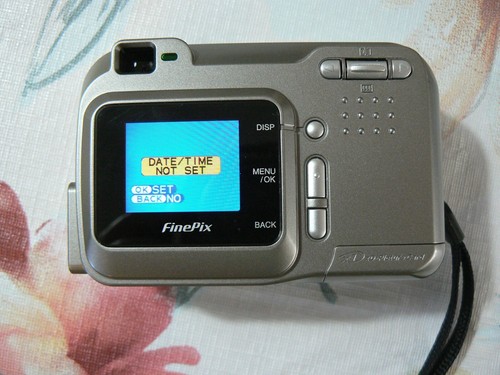 Fujifilm FinePix 2650 Digital Camera 2.0MP 3x Zoom Silver Tested Working - Nice! - Picture 8 of 9