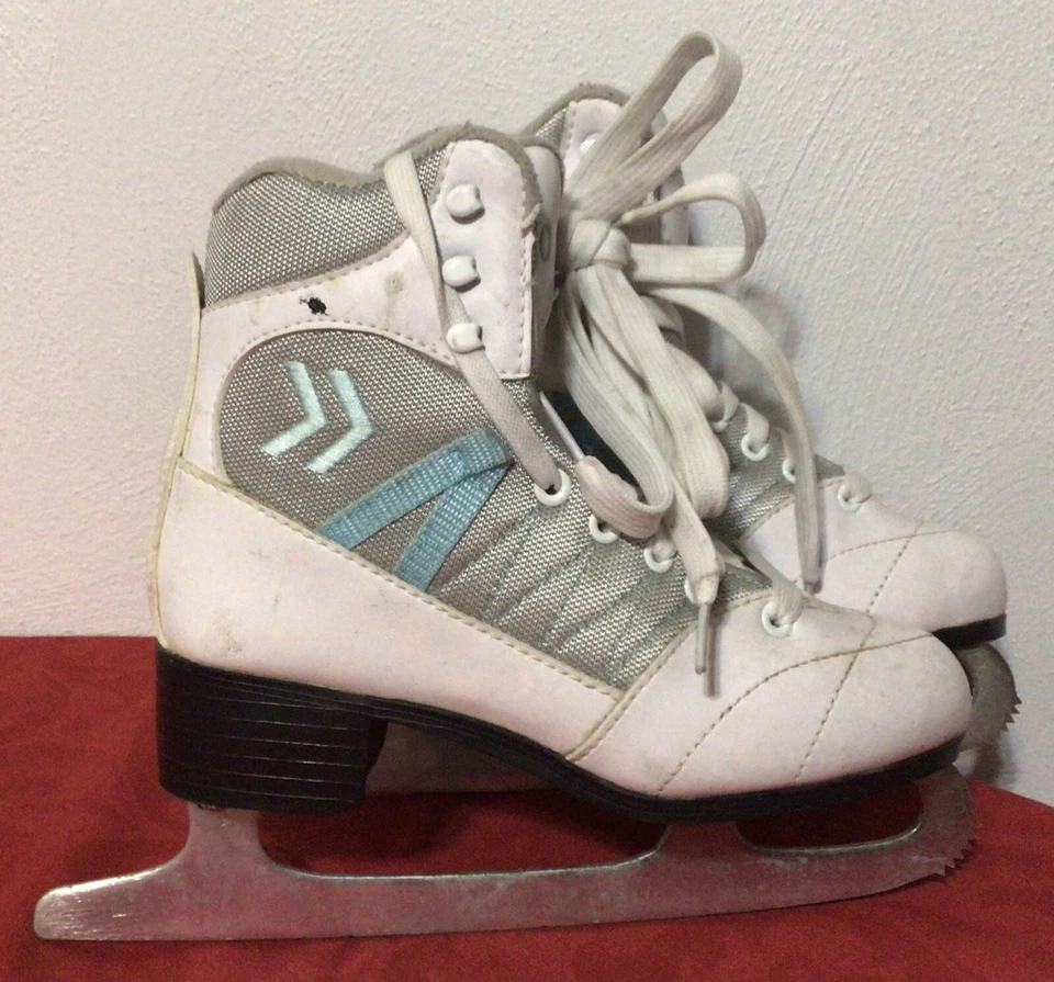 Mujer Suave Camafeo Patinaje Artístico Patines sobre Hielo Blanco Gris Azul Niñas Talla 4 Usado en Excelente Condición Foto 3 de 4
