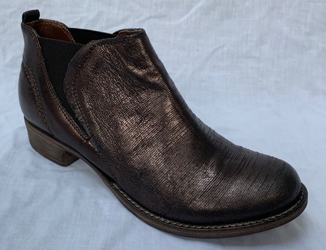 Ladies Clarks Chelsea BOOTS - Colindale 