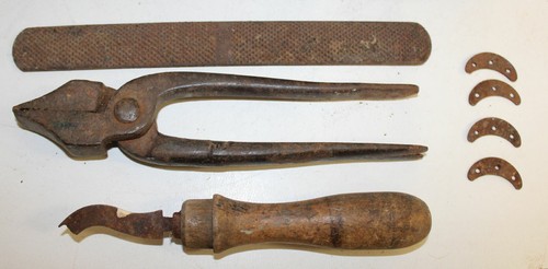 Museal antikes  >KINDERSCHUHE-SCHUSTER-SET< mit orig. Werkzeug - Bild 4 von 4