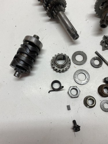 1980 80 YAMAHA IT 175 It175 TRANS TRANSMISSION FORK SHAFT DAMAGED GEAR FREE SHIP - Picture 5 of 10