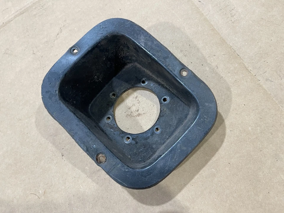 76-95 JEEP CJ & WRANGLER YJ 气体燃料罐填料保护器边饰原始设备制造商 — 第 2/4 张图片