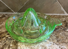 Green Depression Glass Orange Reamer Juicer w/tab and pourer 6"