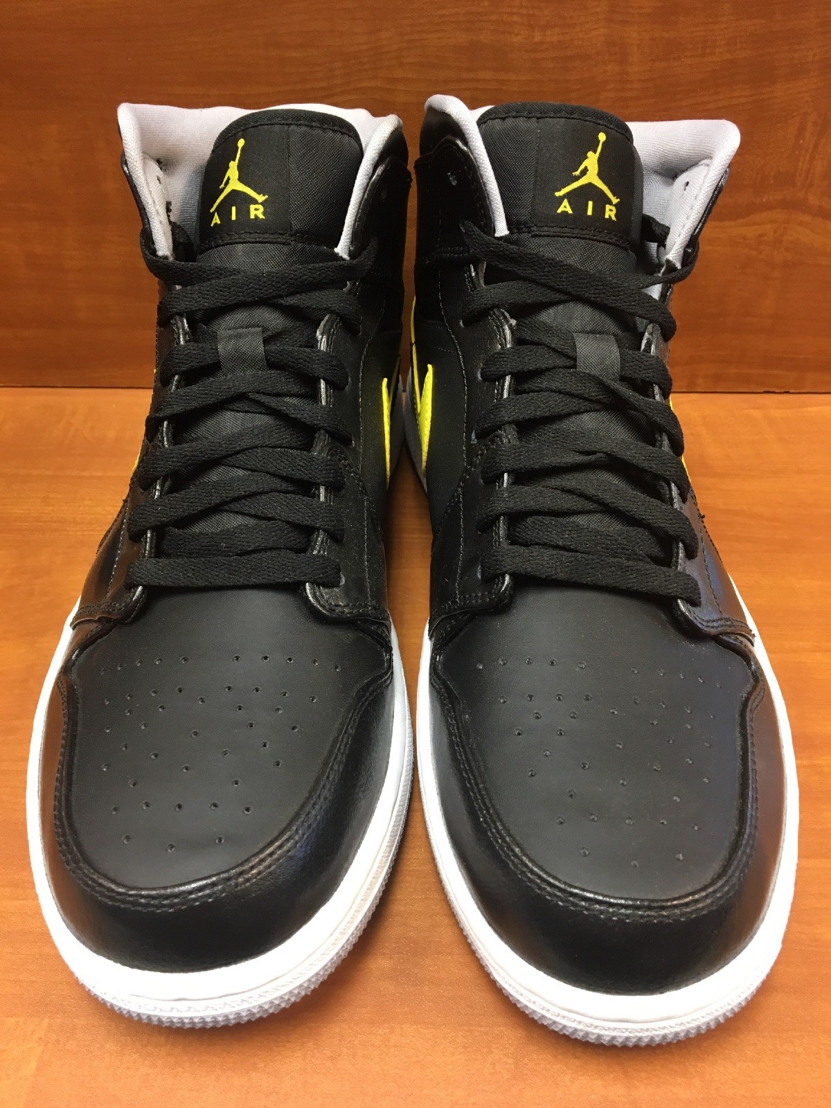 New Nike Air Air Air Jordan One 1 Retro Mid Black Vibrant Yellow 554724-070 Size 12.5 7a8d05 New Nike Air Air Air Jordan One 1 Retro Mid Black Vibrant Yellow 554724-070 Size 12.5 7a8d05