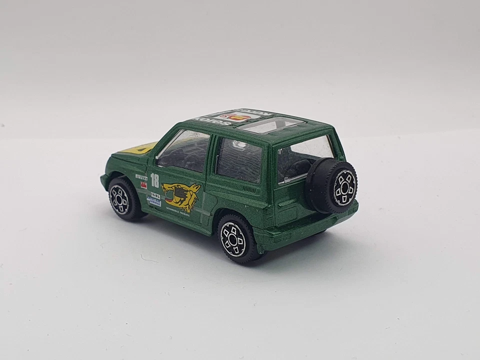 Suzuki Vitara Burago 1/43 - Immagine 2 di 4